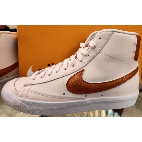 NIKE W BLAZER MID '77 ESS LIGHT SOFT PINK ROSE DOUX CLAIR WMS 11 MENS 9.5 NIB - Picture 1 of 11